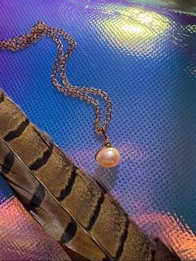 Elegant Gold Pearl Pendant Necklace